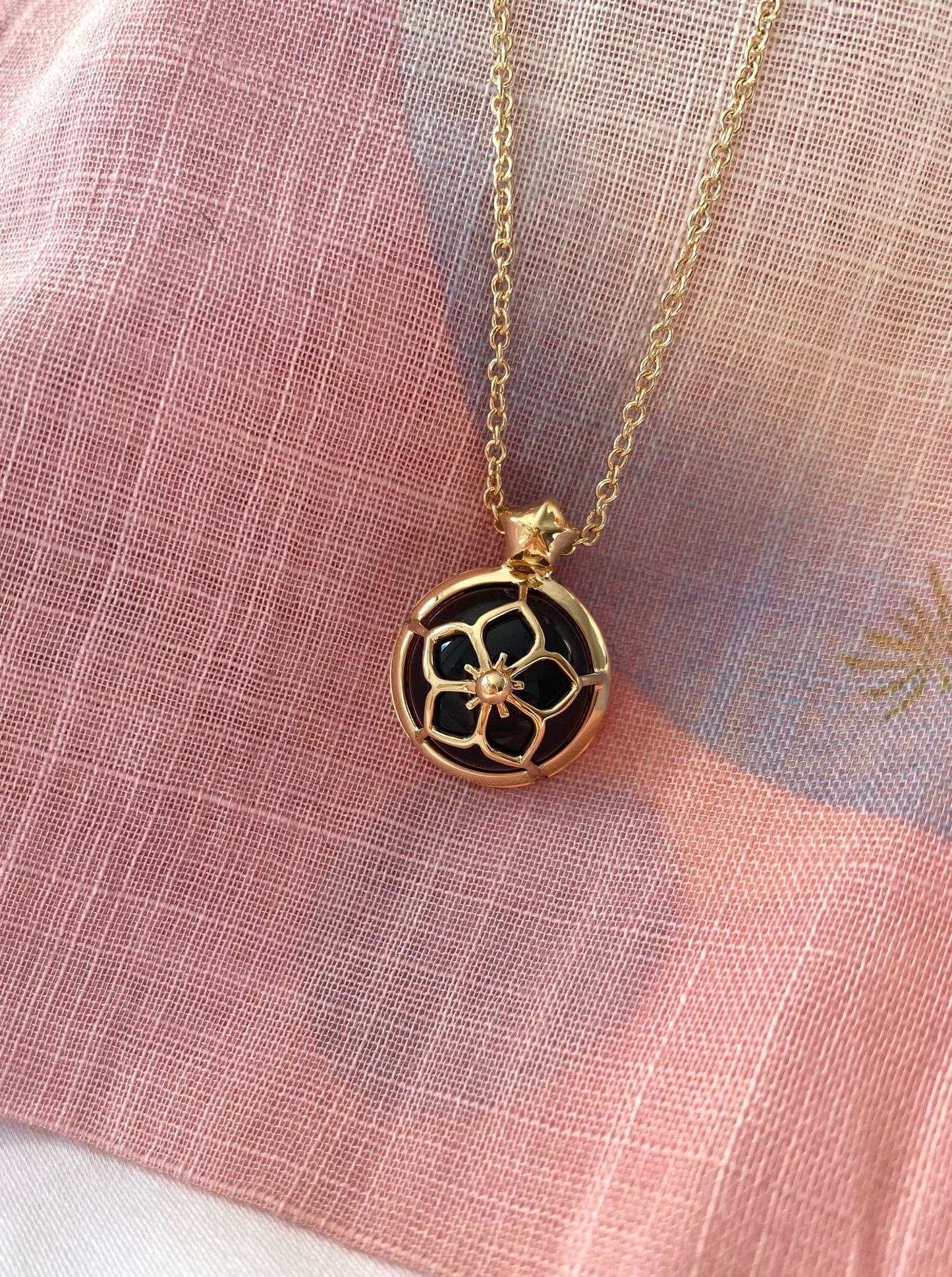 BALLOON FLOWER FAMILY CREST necklace