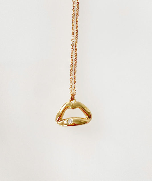LIP SYNC necklace "U" mouth