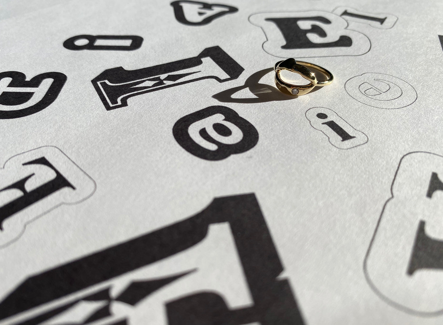 LIP SYNC pinky & midi ring "A, E, I" mouth